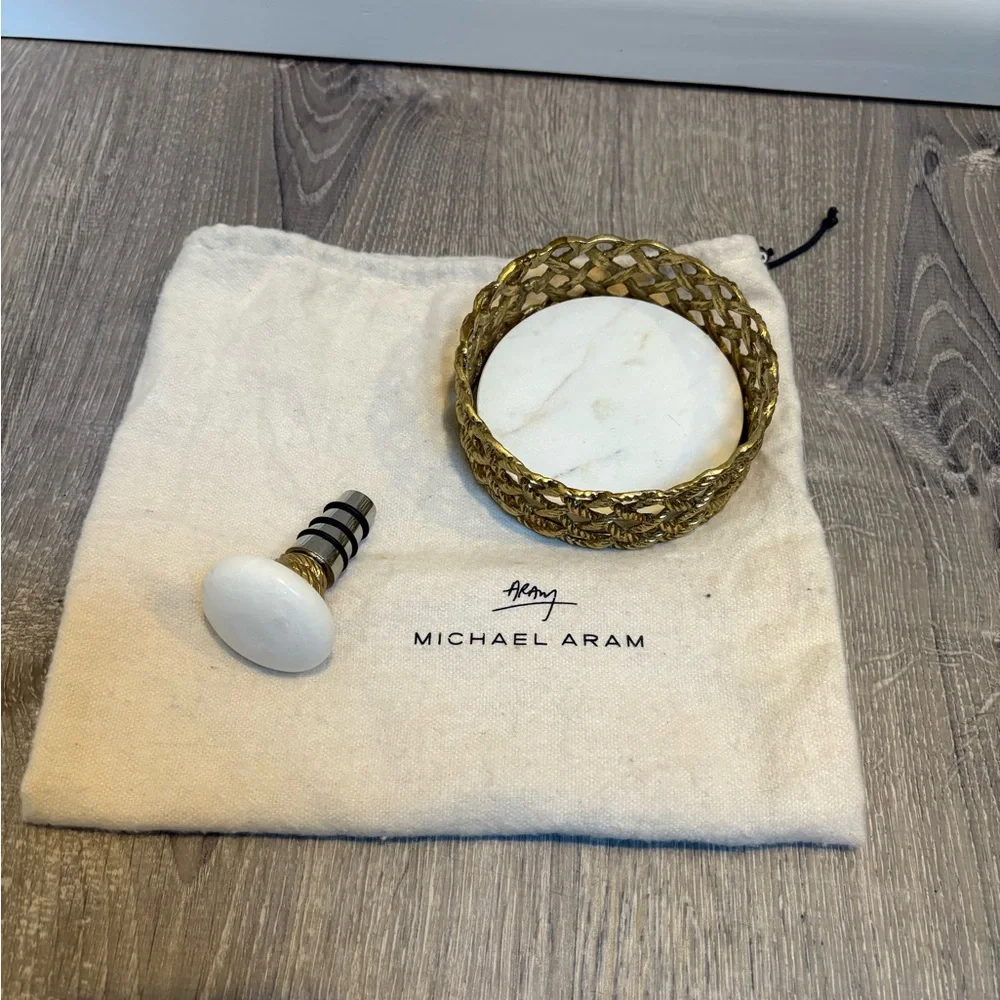 Michael Aram New Love Knot Wine Coaster & Stopper Set